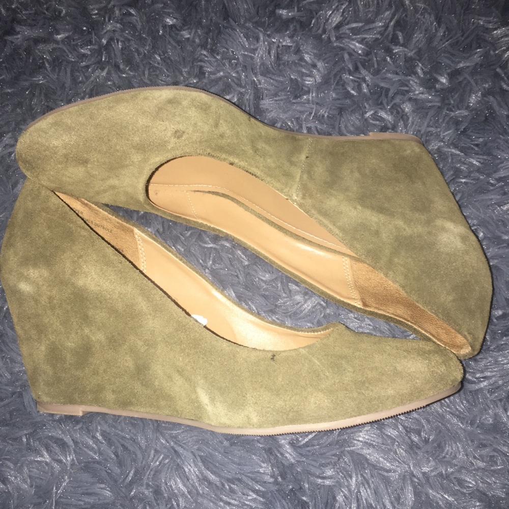 Merona Suede Wedge Sz. 11